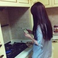 动漫背影女生黑白头像图片 动漫背影女生黑白头像图片