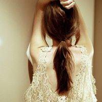 黑白唯美背影女生头像带字头像