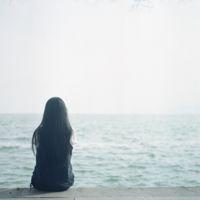 情侣头像背影女生背书包