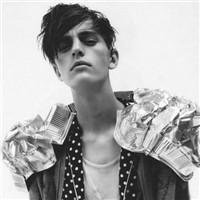 白色背影头像欧美男生 白色背影头像欧美男生