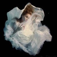 头像黑白背影个性高清欧美女生头像