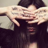 素描欧美女生背影头像唯美壁纸