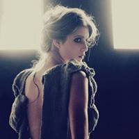 粉红色短发动漫头像欧美女生