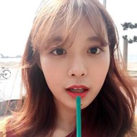 欧美女生长发伤感背影黑白