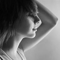 欧美女生抽烟纹身霸气十足