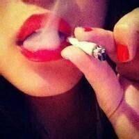 夜店性感抽烟女人头像