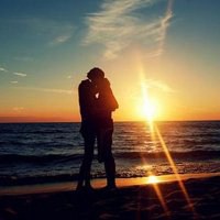 浪漫情侣动漫头像分开