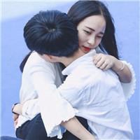 浪漫街头接吻情侣头像两张