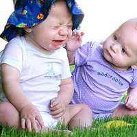 黑白情侣侧面接吻头像唯美