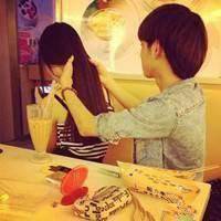 女生用男女接吻头像图片