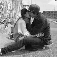 微信头像女生性感接吻