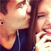 情头像情侣一对接吻