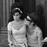 白底动漫头像接吻