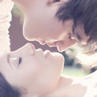 小情侣接吻头像