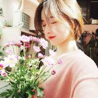 简约孤独黑白头像女生