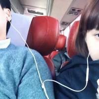 二次元女头像背影简约