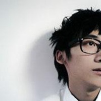 抠图后换背景图片后头像变小了