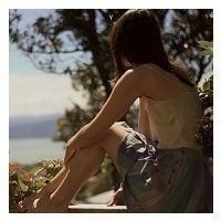 动漫情侣头像，背景图片绿色的