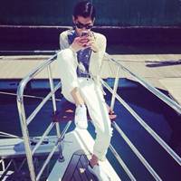 素描卡通男生头像冷酷男