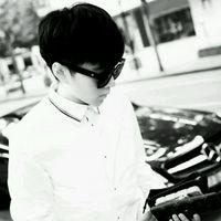 吉他卡通男生高清唯美