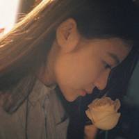 微信头像女生背影长发黑白动漫