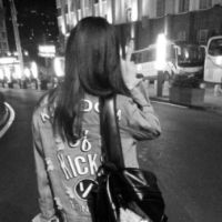 微信动漫头像长发女生背影唯美