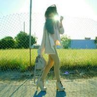 微信头像女生戴帽子侧脸长发