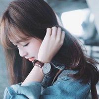 侧脸女生远景背影