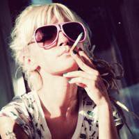 长发侧脸女生黑白头像小清新 长发侧脸女生黑白头像小清新