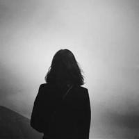 面具后的人侧脸女生头像