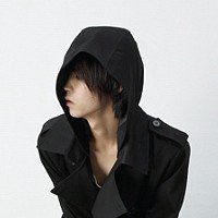 侧脸男生短发眼镜