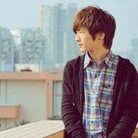 头像是西装男的侧脸男生app 头像是西装男的侧脸男生app