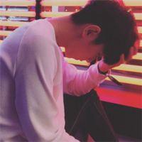 侧脸男生头像素描