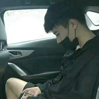 微信黑白侧脸男生伤感 微信黑白侧脸男生伤感