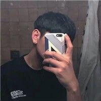 戴口罩侧脸男生的头像黑白