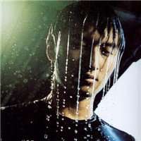 动漫悲伤女头像下雨天