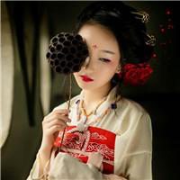 古风女生穿斗篷头像 古风女生穿斗篷头像