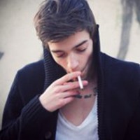 手绘抽烟男生头像