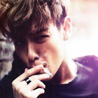 社会人纹身抽烟男生头像