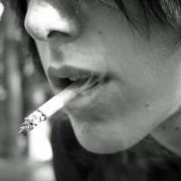 动漫一个人抽烟男生头像头像