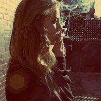 抽烟女生头像卡通