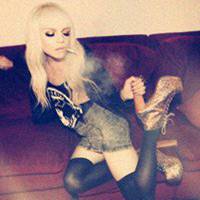 抽烟女生头像叼着烟