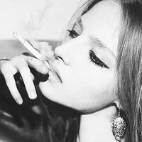 骚妹子抽烟女生头像