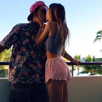 欧美情侣头像一对两张两人同时