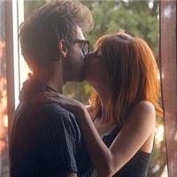 欧美情侣头像两张一对黑白背影