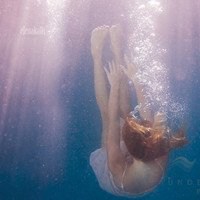 外国风格运动女人头像