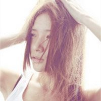 气质女生坐姿头像