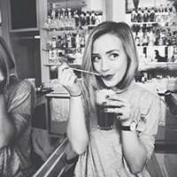 头像快乐有气质女生