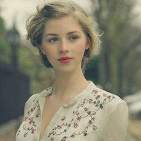 气质女生微信头像大图