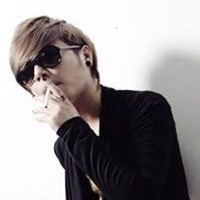 气质男生西装头像